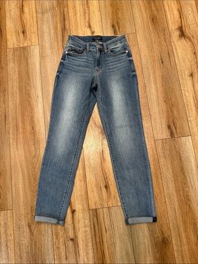 Judy Blue Slim Fit Medium Wash Stretch Denim Cuffed or Un-Cuffed Mid Rise Jeans